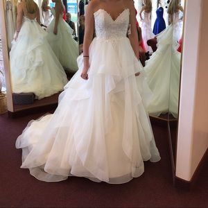 Brand new wedding dress size 10